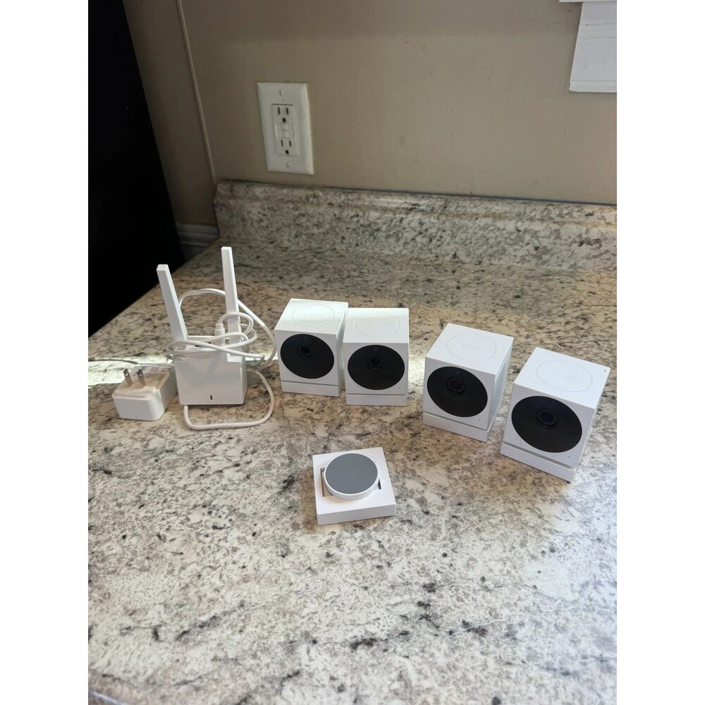 Wyze Cam Outdoor Starter Bundle WVOD1B1 Wireless Camera + Base Station Kit